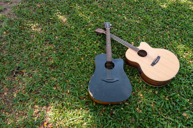 2本のアコースティックギター
