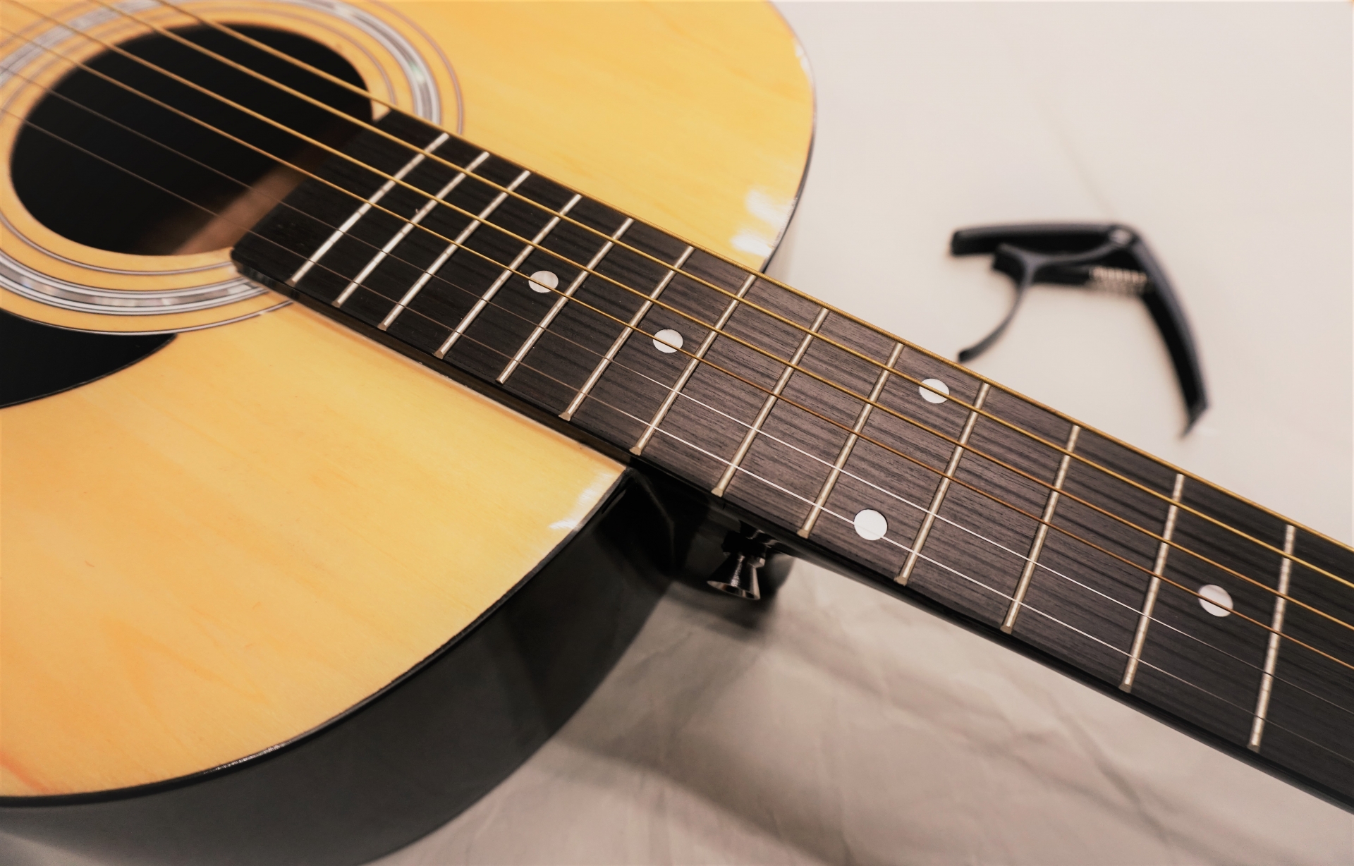 ギターの3コードや4コードで弾ける曲22選!基本のコードや必要なグッズも紹介