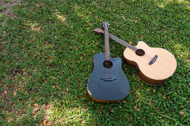 2本のアコースティックギター